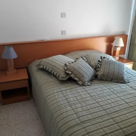 Sea Breeze Appartamento Larnaca